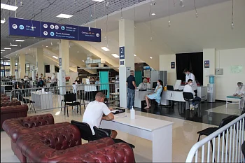 За первые четыре часа работы в новом прививочном пункте во Дворце спорта «Янтарный» привито около ста человек За первые четыре часа работы в новом прививочном пункте во Дворце спорта «Янтарный» привито около ста человек