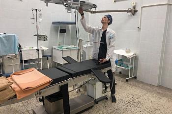 В конце минувшего года в трех больницах региона установили современные операционные столы